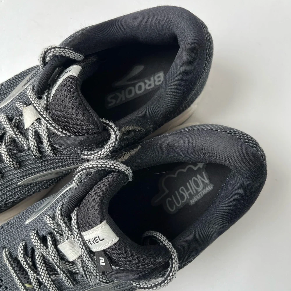 Brooks Reveal 2 Black Gray Athletic Running Sneakers Size 9.5